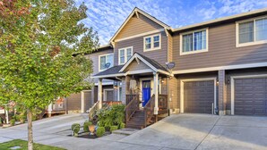 Unclassified image, 2 of 30, button - Sandy Townhome, 1 Mi to Meinig Memorial Park! (Sandy)
