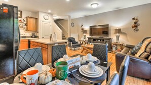 Unclassified image, 4 of 30, button - Sandy Townhome, 1 Mi to Meinig Memorial Park! (Sandy)