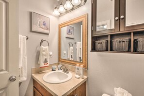 Bathroom - Sandy Townhome, 1 Mi to Meinig Memorial Park! (Sandy)