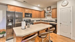 Unclassified image, 5 of 30, button - Sandy Townhome, 1 Mi to Meinig Memorial Park! (Sandy)