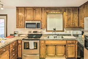 House (2 Bedrooms) | Interior - Country Home w/ Fire Pit: 40 Mi to Nashville! (Watertown)