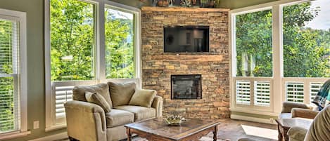 House (4 Bedrooms) | Front of property