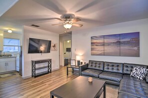 Cottage (2 Bedrooms) | Front of property