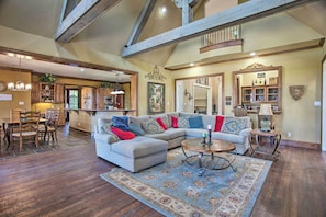House (4 Bedrooms) | Interior