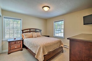 2 bedrooms, bed sheets - Condo w/ Loft: 2 Mi to Windham Mountain Ski! (Windham)