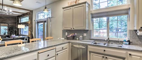 House (5 Bedrooms) | Interior