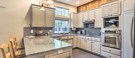 House (5 Bedrooms) | Interior