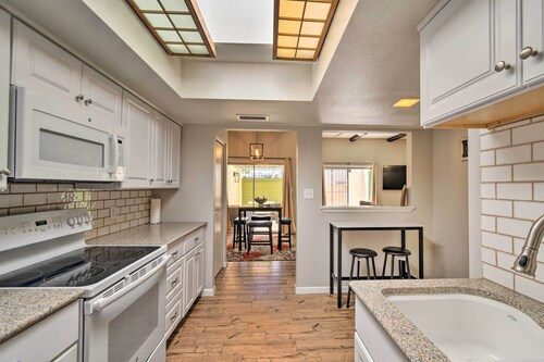 3 Mi to Mill Ave: Central Condo w/ Patio in Tempe