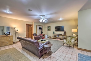 Apartment (3 Bedrooms) | Interior - Pet-friendly Home 7 Miles to Dickson Street! (Fayetteville)