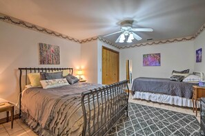 Apartment (3 Bedrooms) | Interior - Pet-friendly Home 7 Miles to Dickson Street! (Fayetteville)