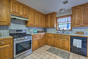 Apartment (3 Bedrooms) | Interior - Pet-friendly Home 7 Miles to Dickson Street! (Fayetteville)