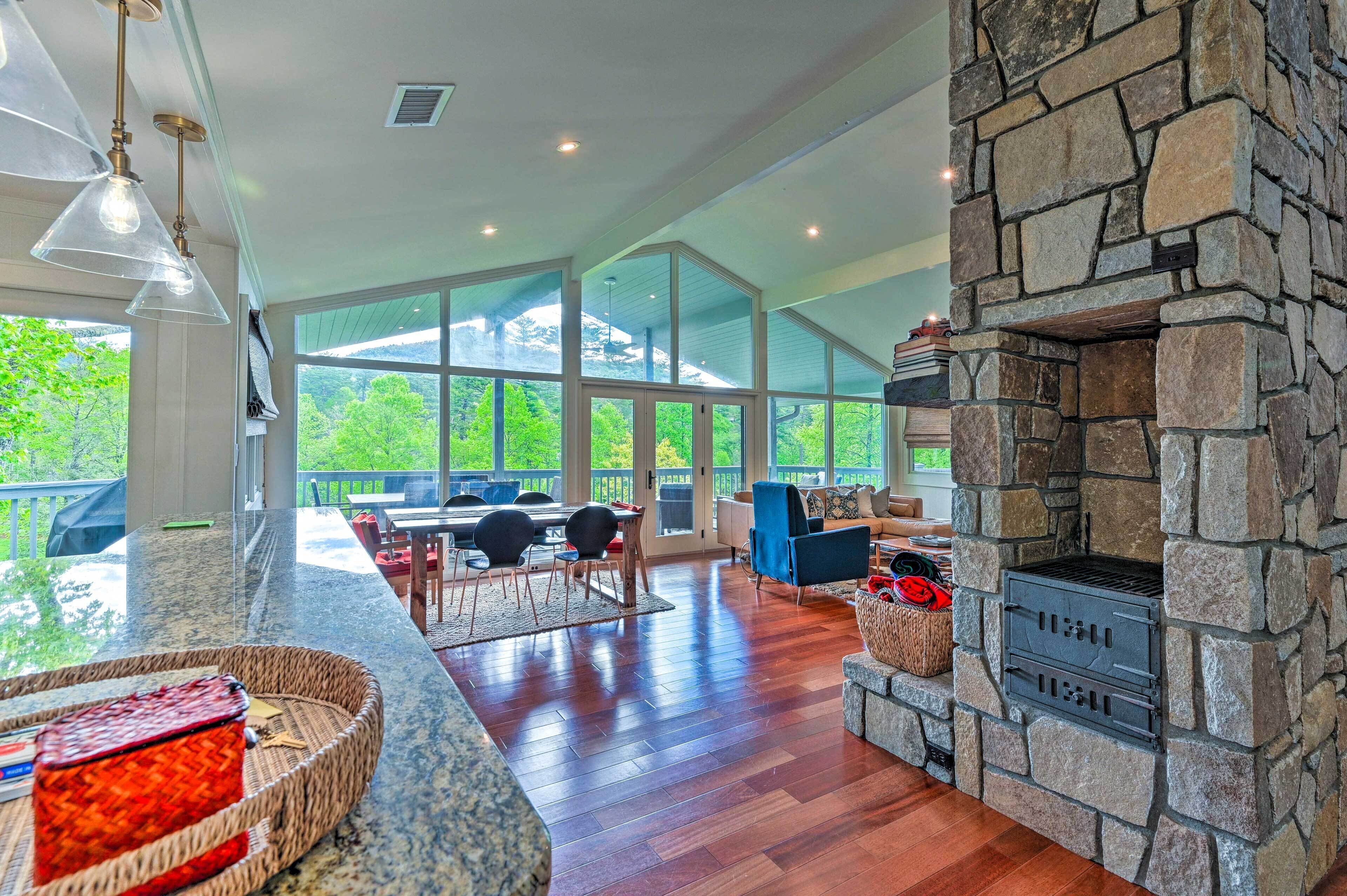 House (5 Bedrooms) | Interior