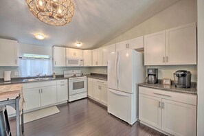 獨棟房屋 (4 Bedrooms) | 私人廚房 | 微波爐、烤箱、爐台、洗碗機