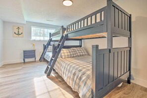 4 bedrooms, free cots/infant beds, bed sheets - Breezy Coloma Getaway w/ Grill - 1 Mi to Beaches! (Coloma)