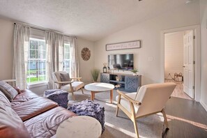 獨棟房屋 (4 Bedrooms) | 起居區 | 電視