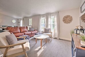 TV - Breezy Coloma Getaway w/ Grill - 1 Mi to Beaches! (Coloma)