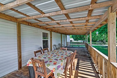 Waterloo Home With Fire Pit - 1/2 Mi to Boat Ramp!