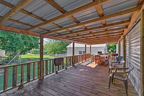 Waterloo Home With Fire Pit - 1/2 Mi to Boat Ramp!