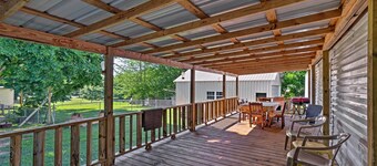 Waterloo Home With Fire Pit - 1/2 Mi to Boat Ramp!