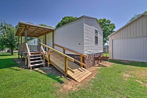 House (3 Bedrooms) | Interior - Waterloo Home With Fire Pit - 1/2 Mi to Boat Ramp! (Waterloo)