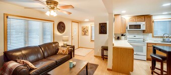 Charming Iowa Abode Near Knoxville Raceway!