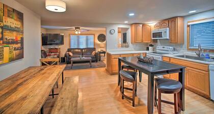 Charming Iowa Abode Near Knoxville Raceway!