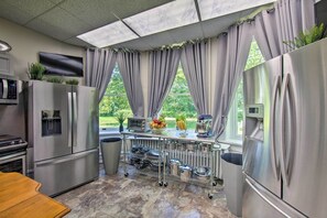 House (Multiple Bedrooms) | Interior - 8 Mi to Hersheypark: Luxe Manor in Annville (Annville)