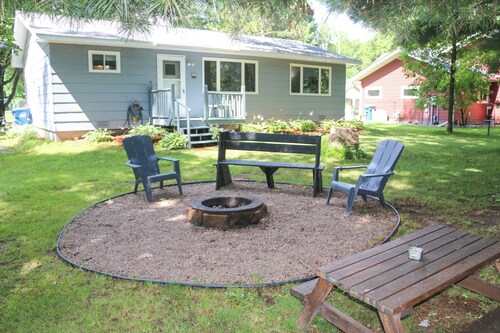 Fishermen's Paradise w/ Fire Pit on Rice Lake!