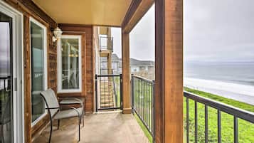 Apartment (2 Bedrooms) | Front of property