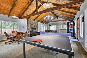 Apartment (2 Bedrooms) | Interior - Beachfront Condo w/ Patio & Views - Walk to Shore! (Gleneden Beach)