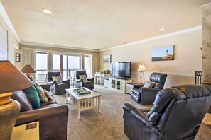 Interior - Beachfront Condo w/ Patio & Views - Walk to Shore! (Gleneden Beach)