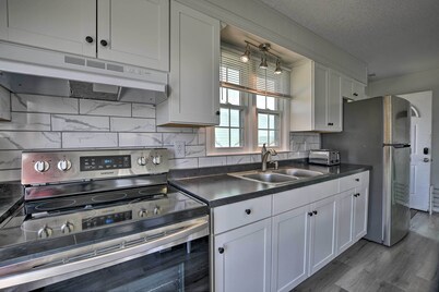 Oak Island Beach Abode w/ Deck: Walk to Shore!