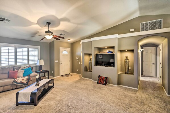 House (4 Bedrooms) | Front of property