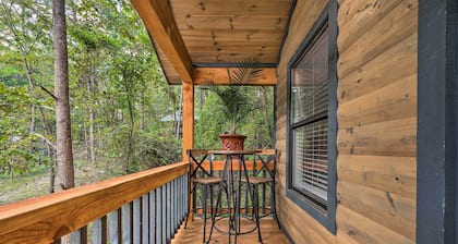 Romantic Broken Bow Cabin w/ Jacuzzi & Fire Pit!