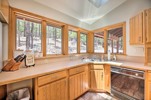 Hike, Bike & Ski, 12 Mi to Slopes: Serene Cabin