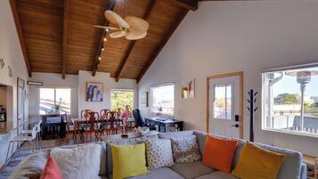 Apartment (3 Bedrooms) | Living area | Fireplace, books