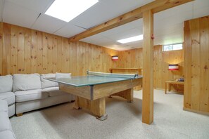 House (4 Bedrooms) | Interior - Chic Dover Home w/ Hot Tub: 1 Mi to Golf! (West Dover)