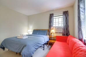 House (4 Bedrooms) | Interior - Chic Dover Home w/ Hot Tub: 1 Mi to Golf! (West Dover)
