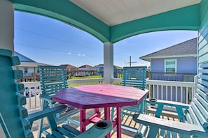 Interior - Deck & Fire Pit: Gulf Coast Gem in Crystal Beach! (Port Bolivar)