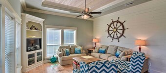 Deck & Fire Pit: Gulf Coast Gem in Crystal Beach!