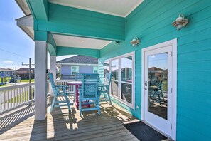 House (3 Bedrooms) | Interior - Deck & Fire Pit: Gulf Coast Gem in Crystal Beach! (Port Bolivar)