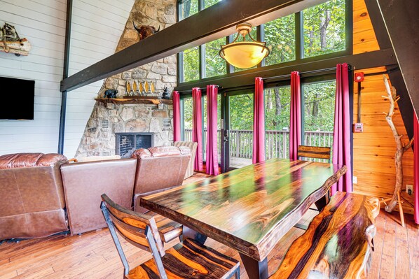 House (5 Bedrooms) | Interior