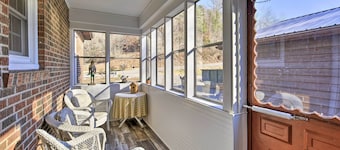 'homeplace' w/ Yard - 10 Mi to Jenny Wiley!