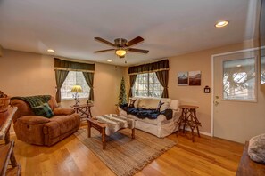 House (2 Bedrooms) | Interior