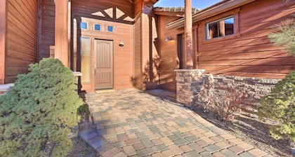 Hike & Explore: Cozy Show Low Gem w/ Fireplace!