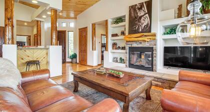 Hike & Explore: Show Low Gem w/ Deck & Grill!