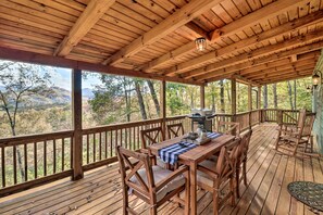 Outdoor dining - Luxe Franklin Home Features Indoor/outdoor Comfort (Franklin)