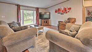 Unclassified image, 5 of 26, button - Charming White Lake Homestead w/ Fire Pit! (White Lake)