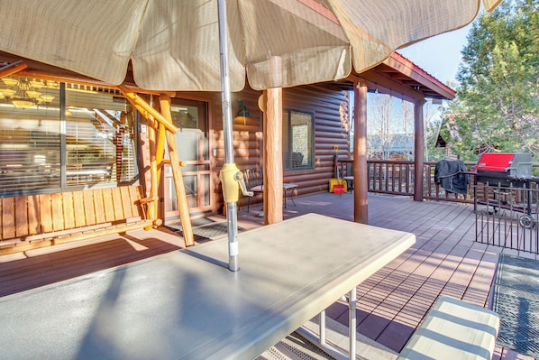 Interior - Close to Golf & Hiking: Show Low Family Cabin (Show Low)