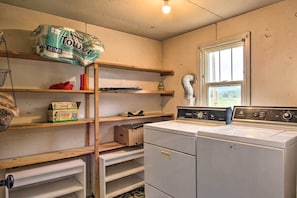 Cottage (3 Bedrooms) | Interior - Rustic Hamilton Farmhouse: Stunning Mtn Views (Hamilton)